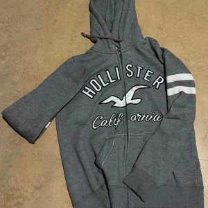 Hollister Cardigan - S Funkar till M, Bra kvalité, Detta är för billigt