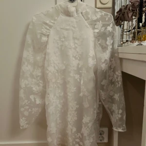 Klänning - Säljer denna klänningen, då den var för liten för mig☺️