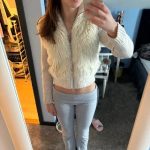 pälsjacka  - Köpt från plick men den är tyvärr för liten. 