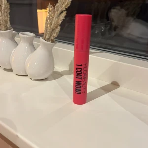 Hudabeauty mascara❤️❤️ - Volym mascara från hudabeauty i färgen very vanta⭐️ inte använd bara öppnad❣️