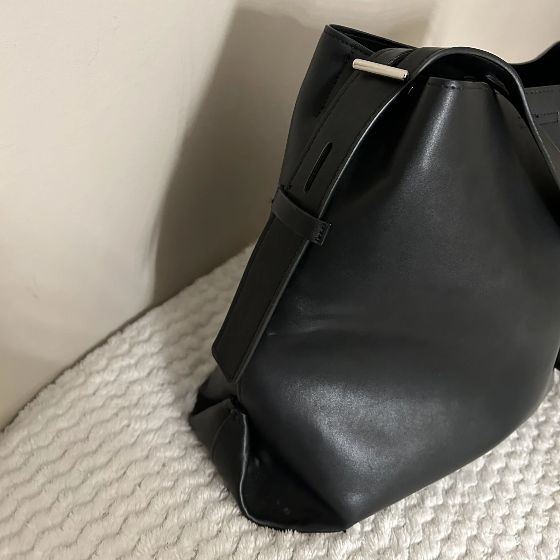 Svart axelremsväska  - 90