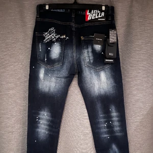 Dsquared jeans - Helt nya jeans säljes då dem tyvärr var för små för mig. Etiketter och en påse medföljer👍🏽