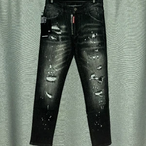Dsquared jeans - Helt nya jeans säljes då dem tyvärr var för små för mig. Etiketter och en påse medföljer👍🏽