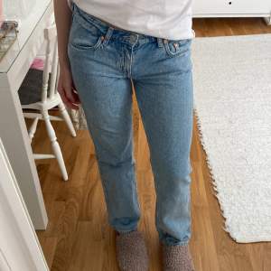 Arrow jeans från weekday i bra skick, använder ej