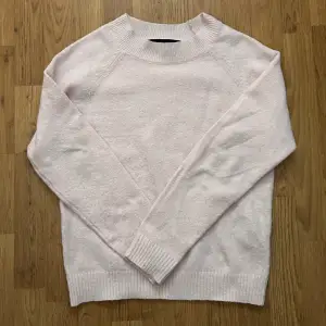 Säljer den här stickade vero Moda tröjan pågrund av att den inte kommer till användning ❤️