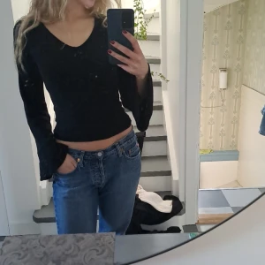 Tröja från NA-KD - Jättesöt tröja från nakd med klockade ärmar💕💕💕 Jättebekväm i storlek XXS men passar även S