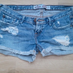 Lågmidjade jeansshorts - Intressekoll!!! Jättesnygga från hollister, kom privat för mått💖