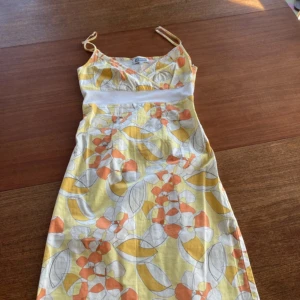 Klänning - Söt medellång klänning