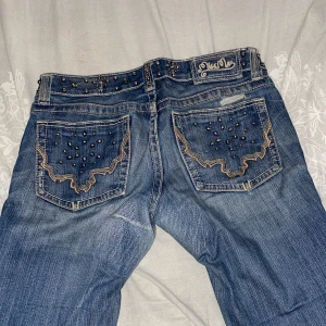 Miss me jeans  - Tror att ni ser varför jag säljer dessa så billigt 😀 innerben 75 midja 36