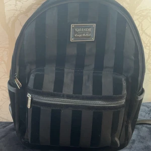 Ryggsäck KILLSTAR  - Stor ryggsäck med velvet-ränder