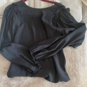 Blus - Super söt blus från second female, inga defekter