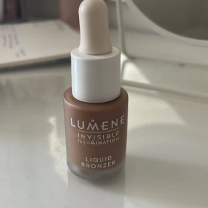 Lumene liquid Bronzer  - Använd kanske 7-8 gånger, köpt för 319kr säljer för 129kr💕 skriv om ni har frågor!