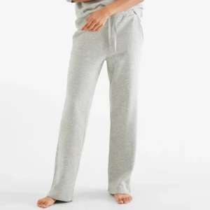 Lågmidjade mjukisbyxor  - Sälje dessa lågmidjade mjukisbyxor från Kappahl helt slutsålda. Aldrig använda! Skriv privat för frågor eller bilder.