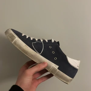 Philip model  - Philip model skor i storlek 42 sparsamt använda i ungefär 3 veckor skriv vid funderingar😁box medföljer  Kvitto finns👍