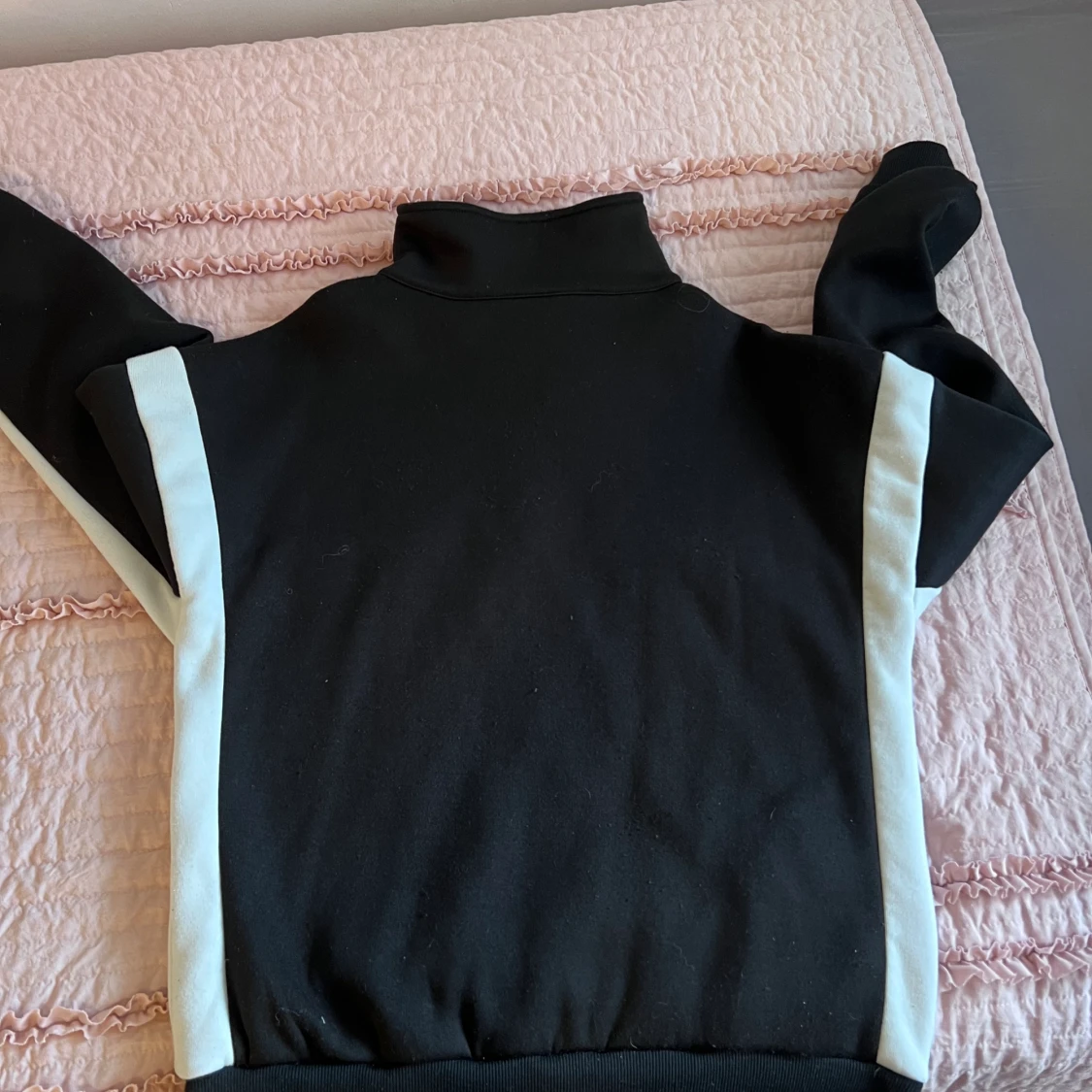 Svart och vid tröja - 90