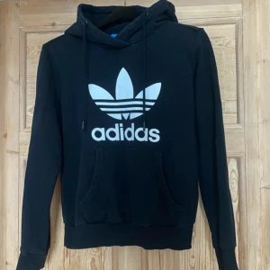Hoodie Adidas - Fint skick. Storlek S