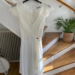 Studentklänning - Fint skick då den endast är använd en gång. Köpt på bubbelroom från märket Chiaia Forthi. Stl xs