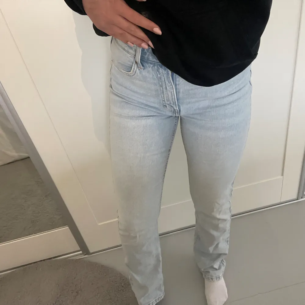 Vintage Straight High Waist jeans från H&M i en ljus tvätt. Jeans & Byxor.