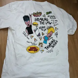 Beavis And Butthead tröja från Pull & Bear i storlek L i gott skick lite använd men inte särskillt. 100% bomull