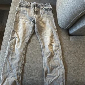 Jack o Jones chris jeans - Använt en gång råka köpa fel storlek dem är skrynkliga för jag tvättade dem nyligen 
