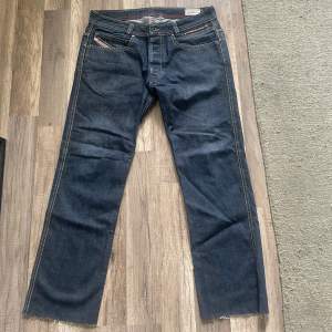 Vintage Diesel jeans i raw denim Skick 8/10 (avlklippta) 200kr Stl 34/32