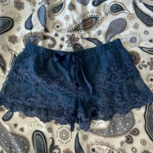 Gulliga shorts - Super mysiga, så så så sköna att ha på sig! Mycket bra skick!