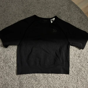 Träningströja - Säljer denna träningströja från lager 157🖤 säljs dock inte längre, säljer för 80+frakt!