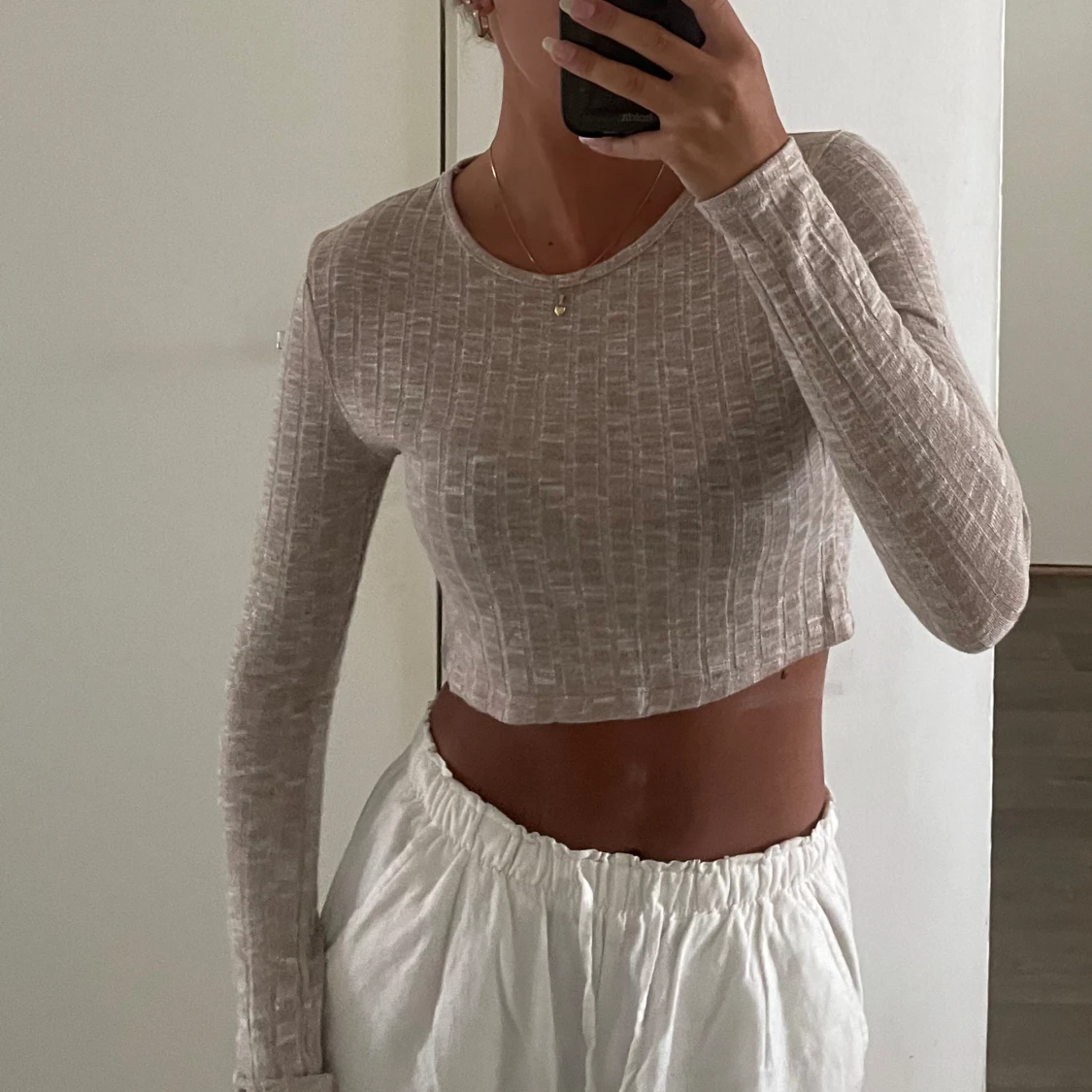 Genomskinlig beig topp