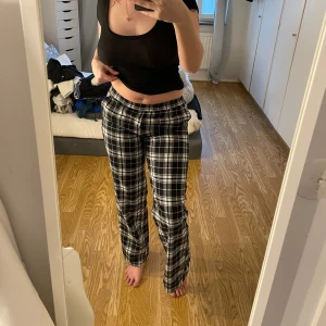 Mysbyxor  - Säljer dessa jätte fina mysbyxor från madlady efter som att d har då blivit lite försmå för mig 💕ny pris 500kr 💕är som nya 💕1 fick där bak 💕priset kan diskuteras 