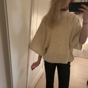 Stickad tröja med trekvartsärmar  - Superfin stickad tröja med trekvartsärmar från Zara💕 