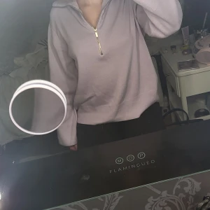 Mysig tröja - Jättefin mysig tröja från kappahl. Köpt för ett år sedan men jag har bara använt den några få gånger, mrn den är verkligen jätte skön!🤍🤍