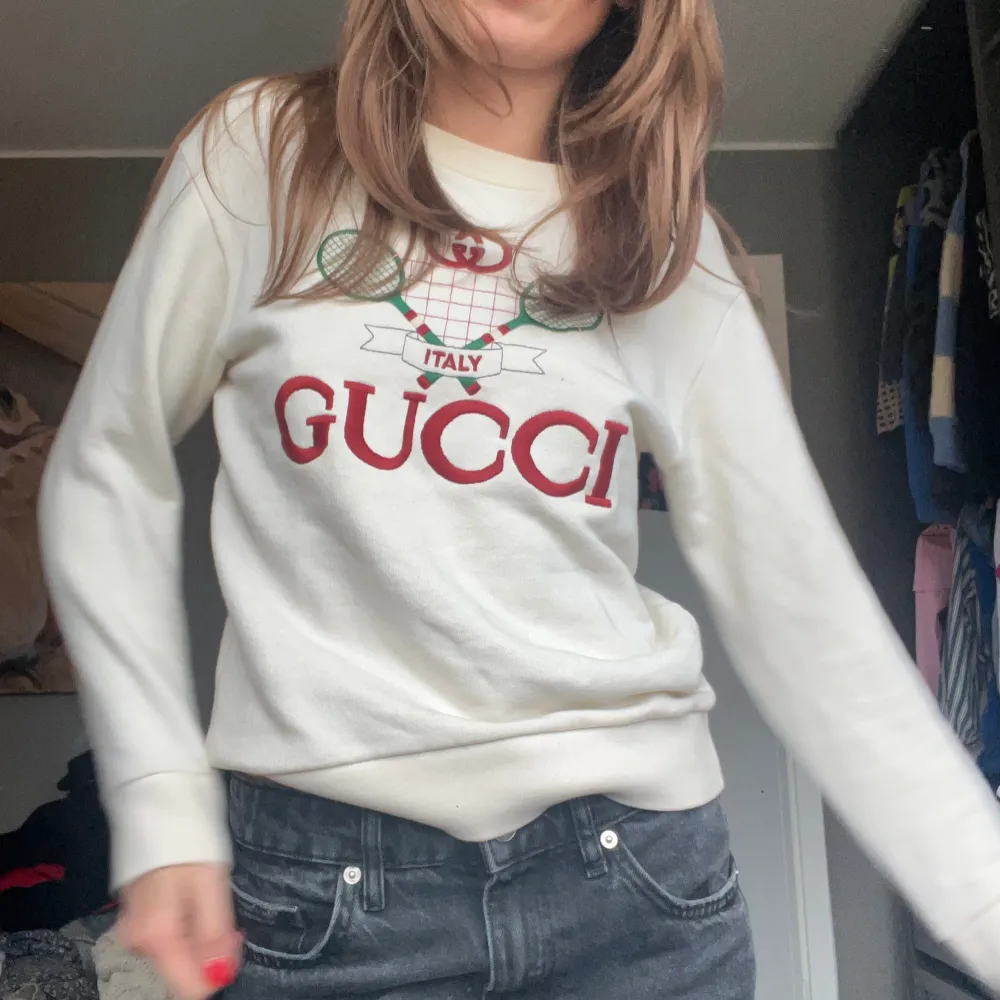 Säljer min jätte fina tröja från Gucci! Inga tecken på användning💕. Stickat.