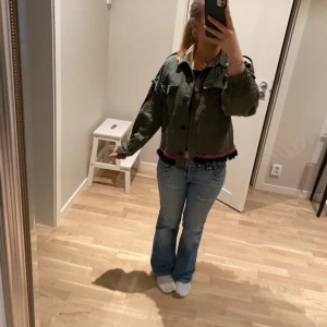 Jacka zara - Jättesnygg & unik jacka från zara som inte finns att köpa längre, skriv om ni har några funderingar🤍🤍