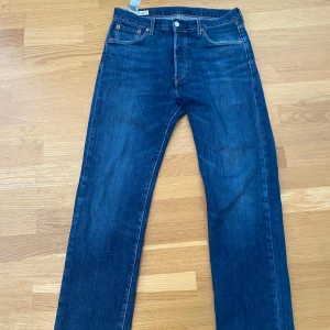 Levis jeans 501 storlek W30 L32 - Levis jeans 501 som nya använda fåtal gånger. Storlek W30 L32 pris kan diskuteras Mvh 
