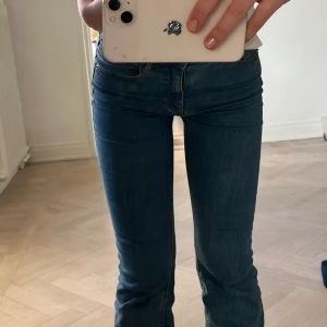 Jeans - Jeans med lite vidare ben, så snygga och sköna!