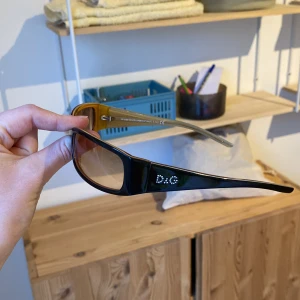 Dolce Gabbana solglasögon - Älta Dolce Gabbana glajjor, köpta på vestriere!