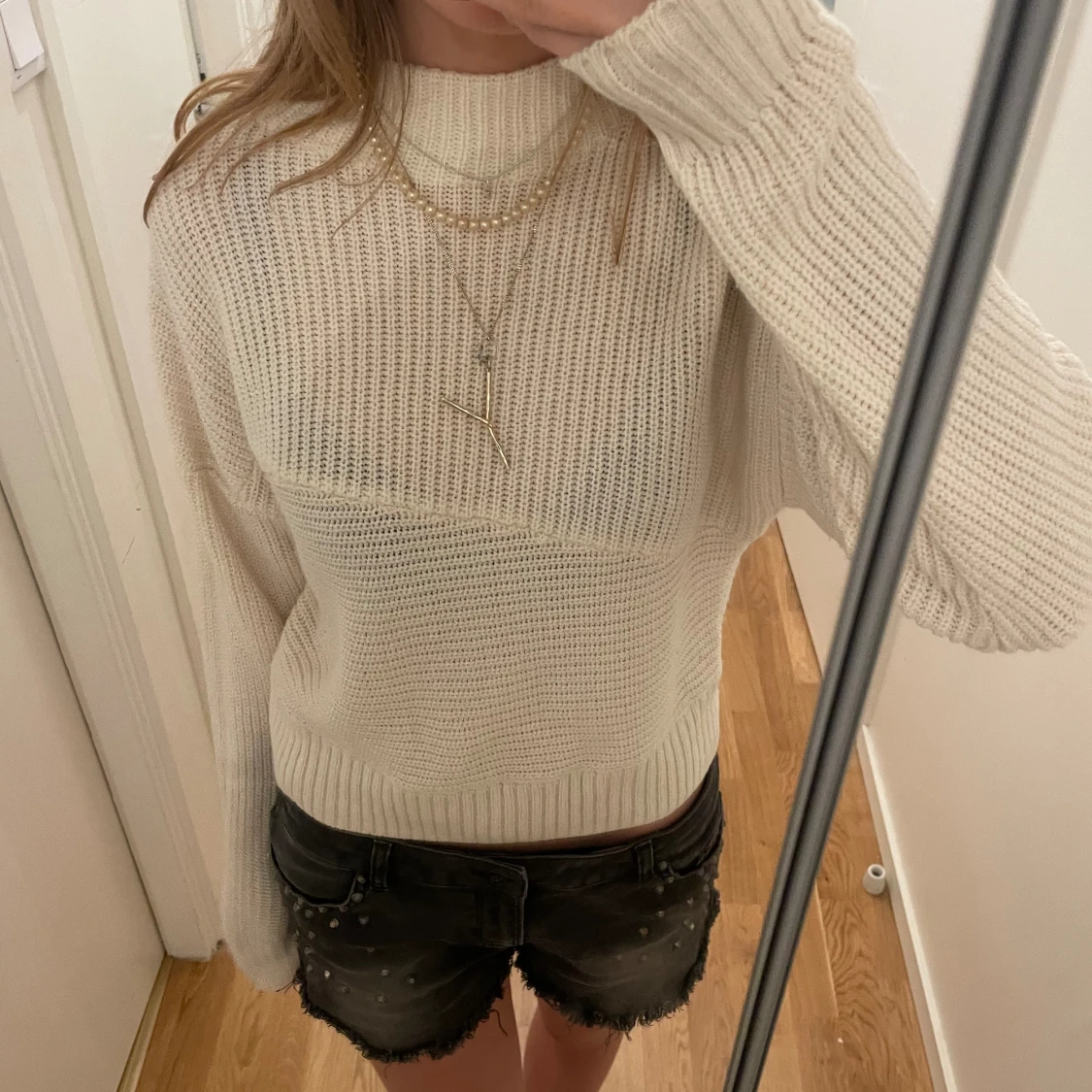 Krämvit stickad tröja