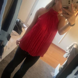 Fest topp - skitsnygg helt oanvänd topp från Mango!! Säljer då jag köpte fel storlek, lappen finns kvar❤️❤️