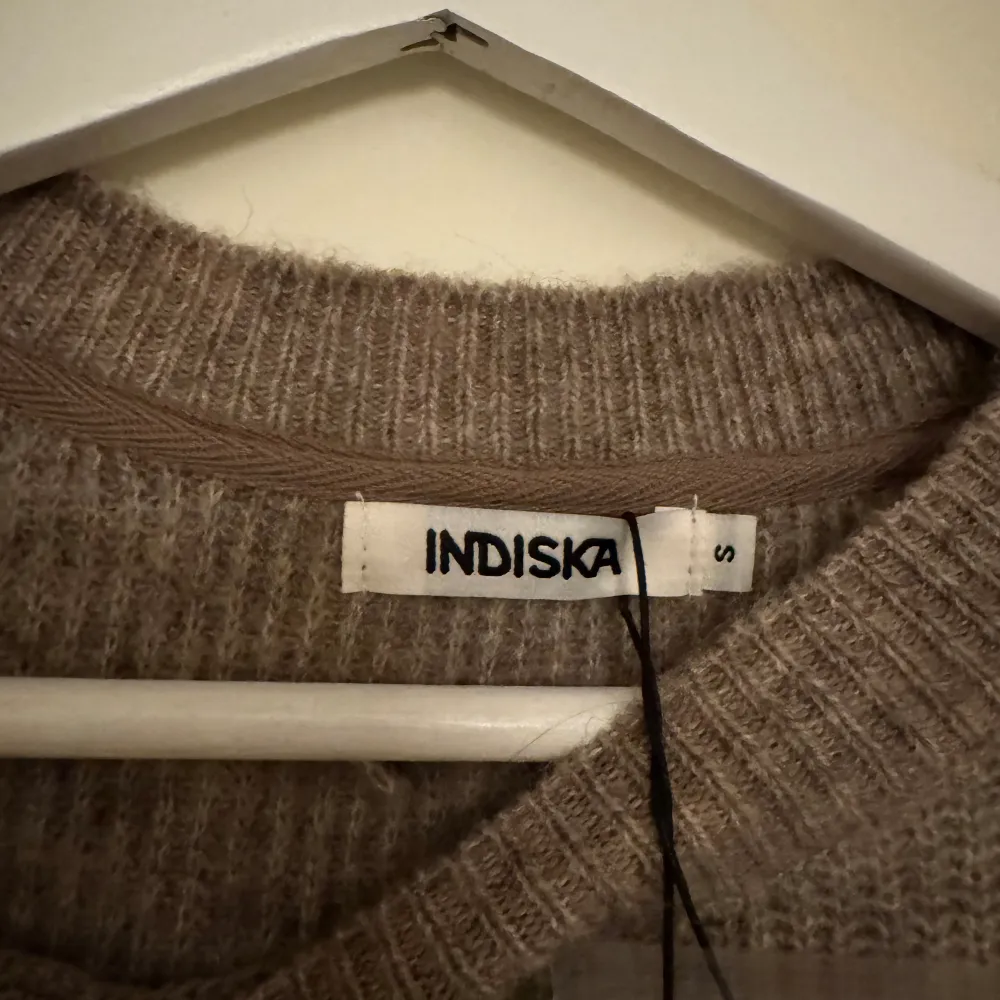 Superfin stickad tröja från Indiska. Aldrig använd, lappen är kvar🥰 Skriv för fler bilder🤗. Tröjor & Koftor.