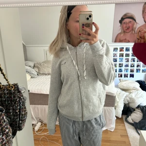 Bondelid hoodie  - Bondelid hoodie med zip storlek S.