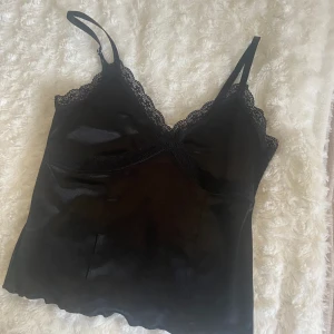 linne - gulligt linne från hm med spetsdetaljer, aldrig använt 🫶🏻 storlek XS