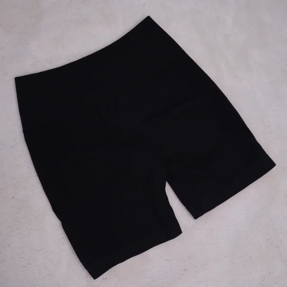 Svarta tränings shorts med scrunch i modellen ”bliss”  Oanvända, saknar logga  Strl S. Sport & träning.