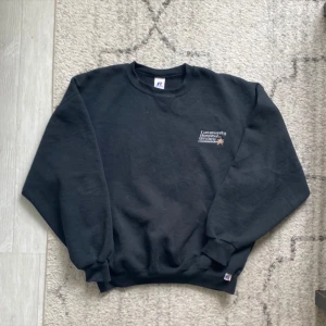 Vintage Russel Athletic Sweatshirt  - I bra skick med inga defekter  Storlek XL  Skriv ifall du har några fler frågor!