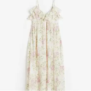 Söker den här klänningen ifrån H&M i storlek S/M skriv till mig om du har den 💕💕🥰🤛🏼