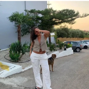 Linne byxor - Säljer mina nya linnebyxor ifrån Alobha Label i strl S, då dem var för stora på mig, helt nya har bara prövat på dem! (Bilderna är lånade ifrån alobhas hemsida)  Skriv privat ifall det finns frågor💕