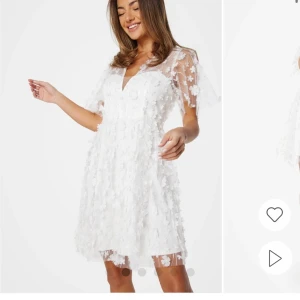 Studenklänning - Helt oanvänd klänning som passar till skolavslutning/ student. Prislappen sitter kvar och säljer då jag ej kan skicka tillbaka den längre och hittat en annan klänning💞nypris 999kr