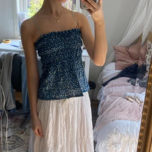 Bandeau topp - Somrig och söt bandeau topp! Toppen är sydd enligt tindra sparws tut på tiktok. Skriv gärna i DM vid frågor 💗