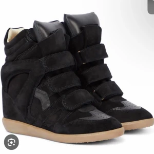 Isabel marant  - Säljer mina fina isabel marant skor. Skorna är använda fåtal gånger, men i otroligt fint skick. Säljer skorna då det tyvärr inte kommer till användning. Skriv för fler bilder.💗💞