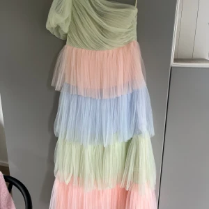 By malina  - Säljer denna otroligt vackra by Malina klänning då den är för liten för mig tyvärr.