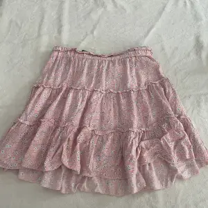 En perfekt kort kjol som är skön till sommaren! 